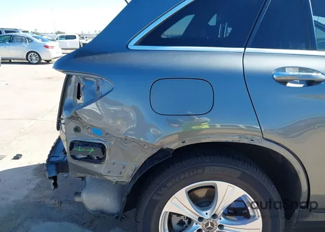 2018 Mercedes-Benz Glc 300 z USA, uszkodzony, nr VIN WDC0G4JB6JV062133